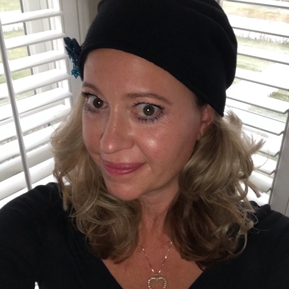 Meet your Posher, Laurie - Picture 1 of 1